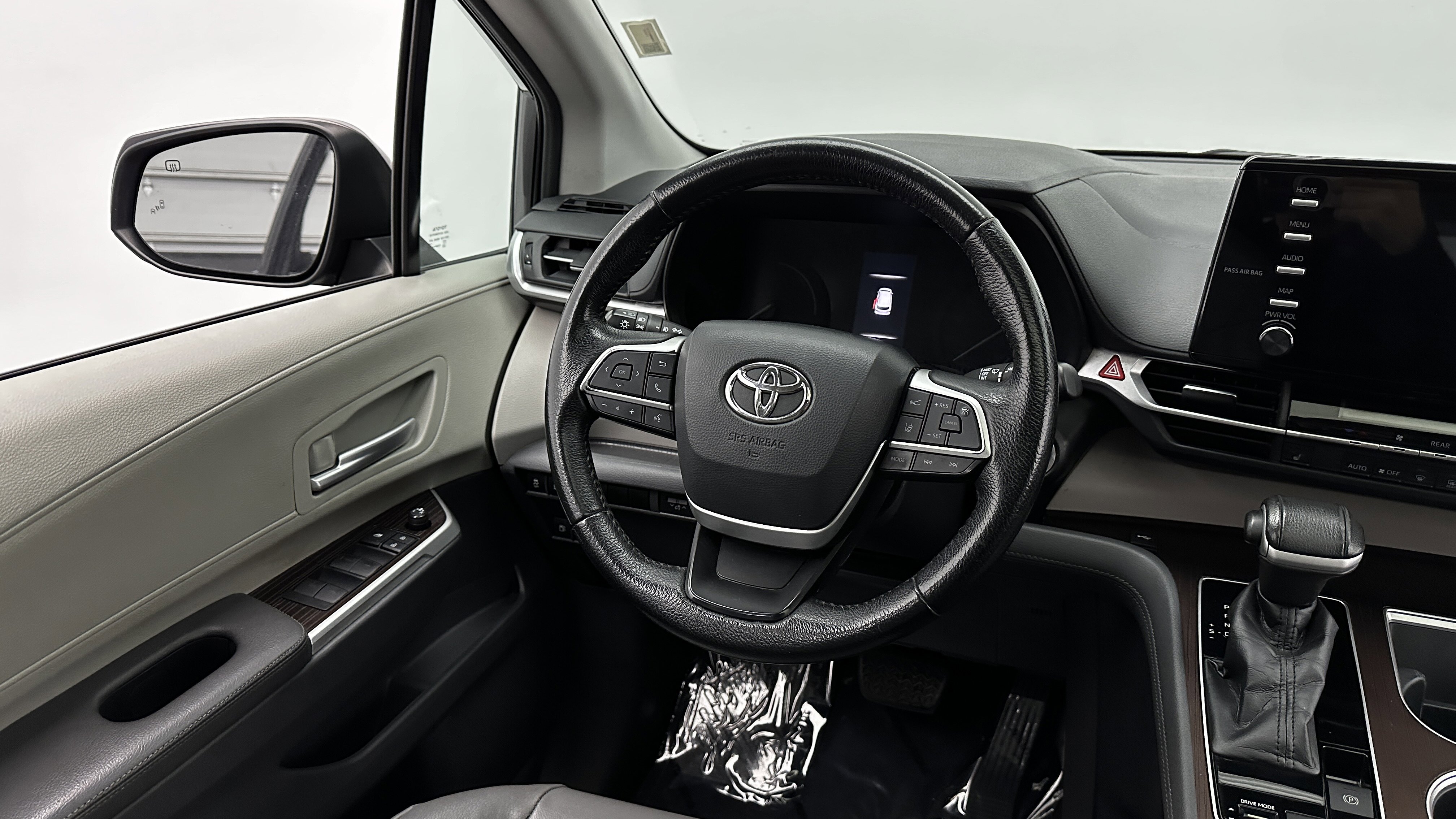 Used 2021 Toyota Sienna XLE image 30