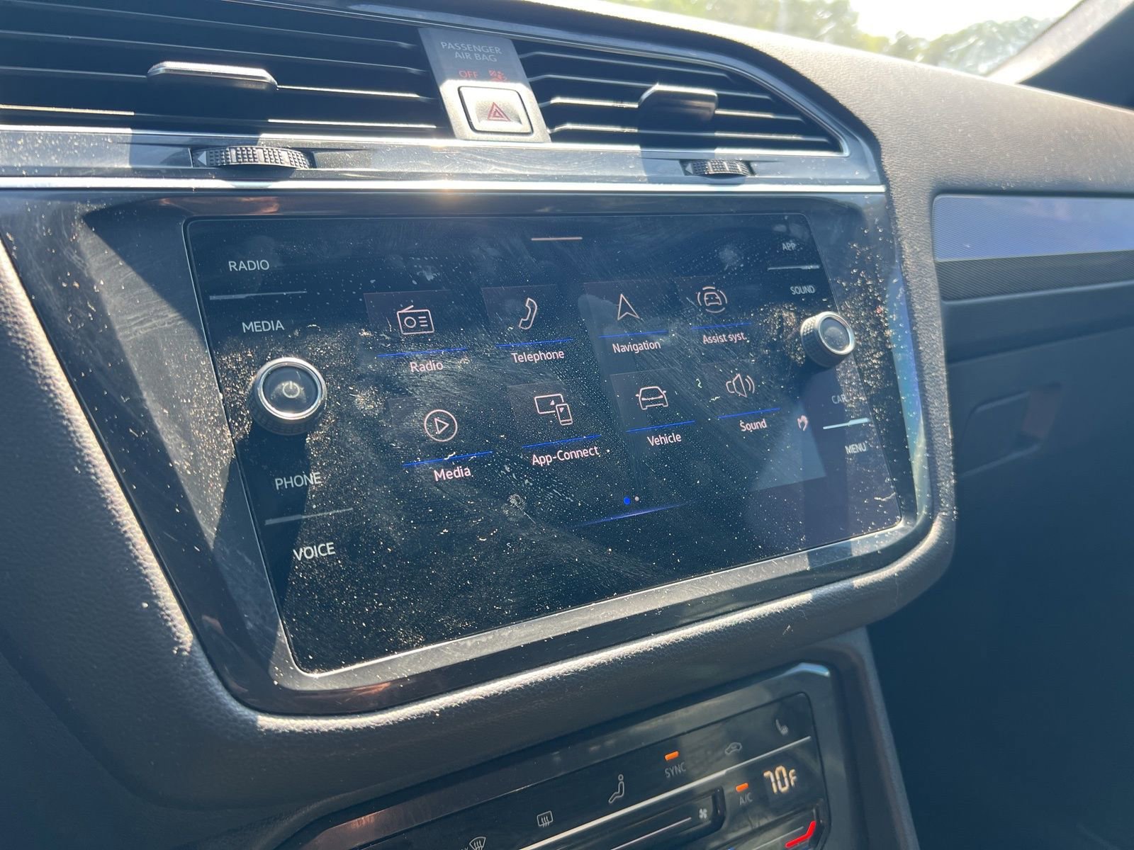 Used 2022 Volkswagen Tiguan SE R-Line image 9