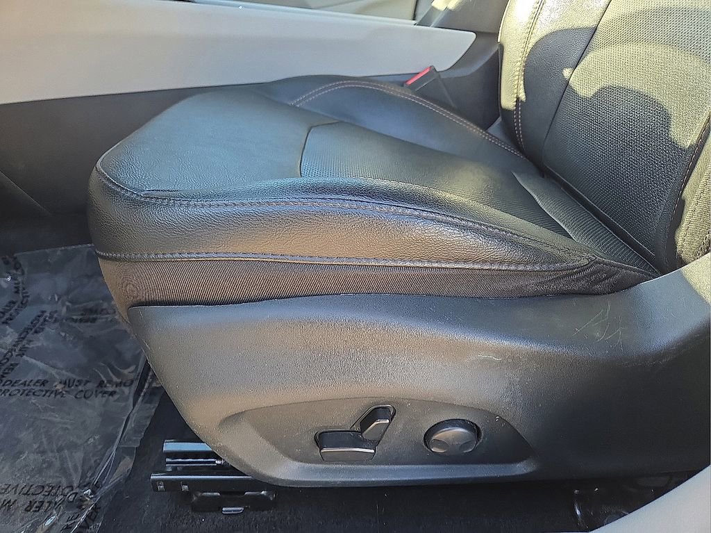 Used 2023 Jeep Compass Limited image 23