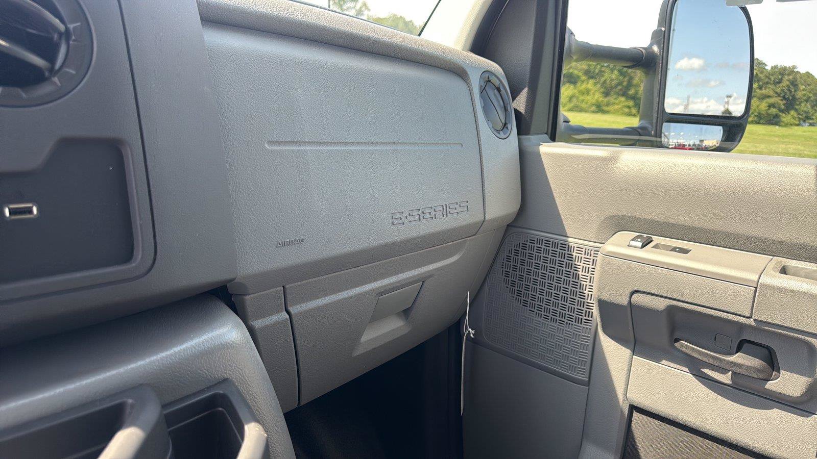 New 2027 Ford E-350 and Econoline 350 Super Duty w/ Power Equipment Group RWD image 28