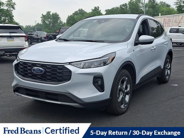 Certified 2025 Ford Escape ST-Line Select AWD/4WD image 4