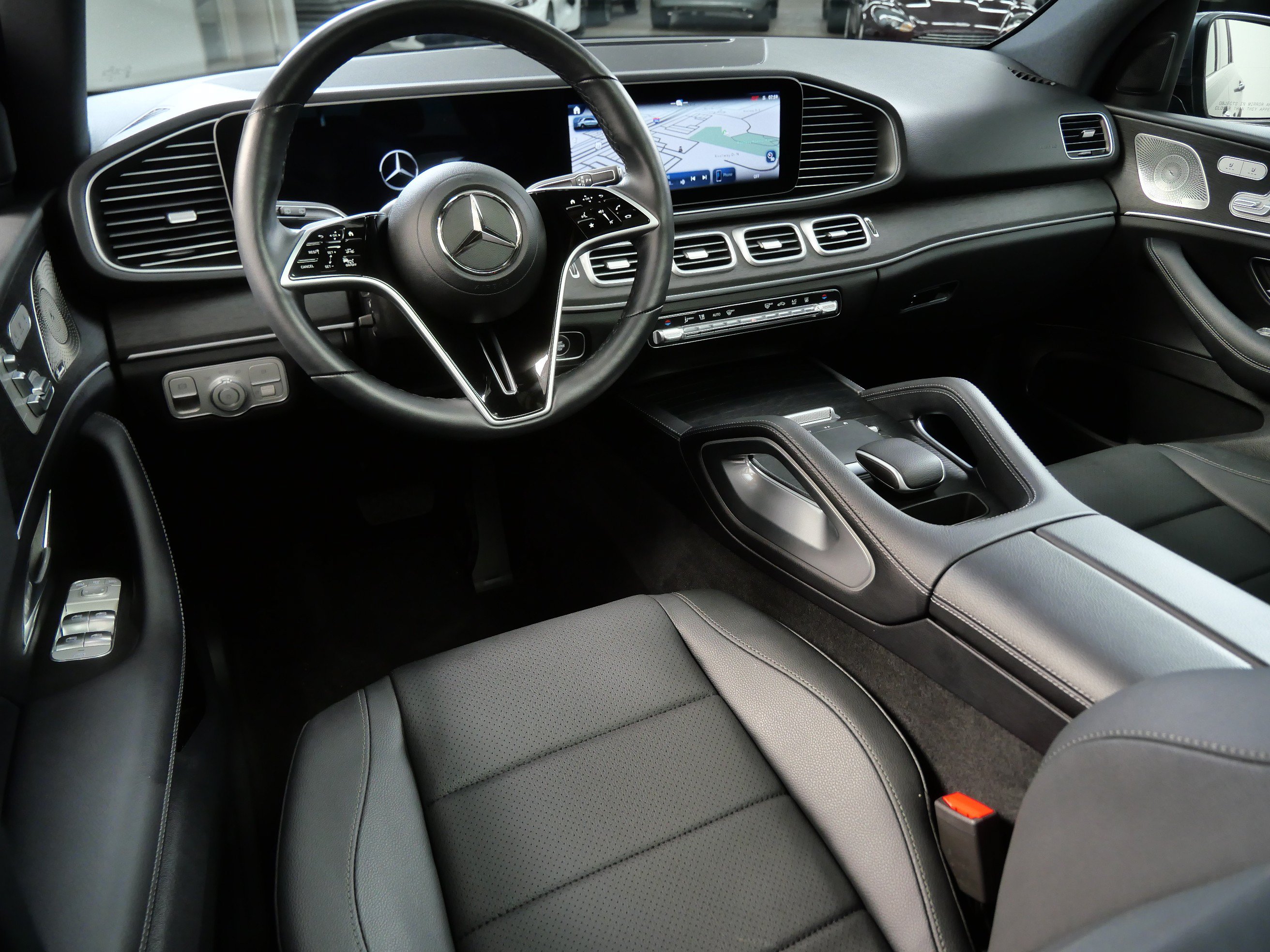 Certified 2025 Mercedes-Benz GLE 450e 4MATIC w/ Driver Assistance Package image 2