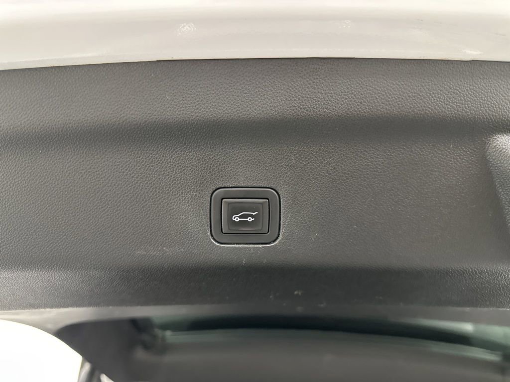 Used 2024 GMC Yukon SLT image 9