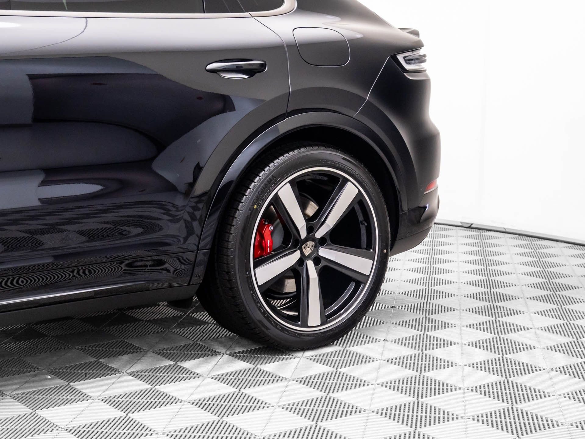 New 2025 Porsche Cayenne Turbo AWD/4WD image 35