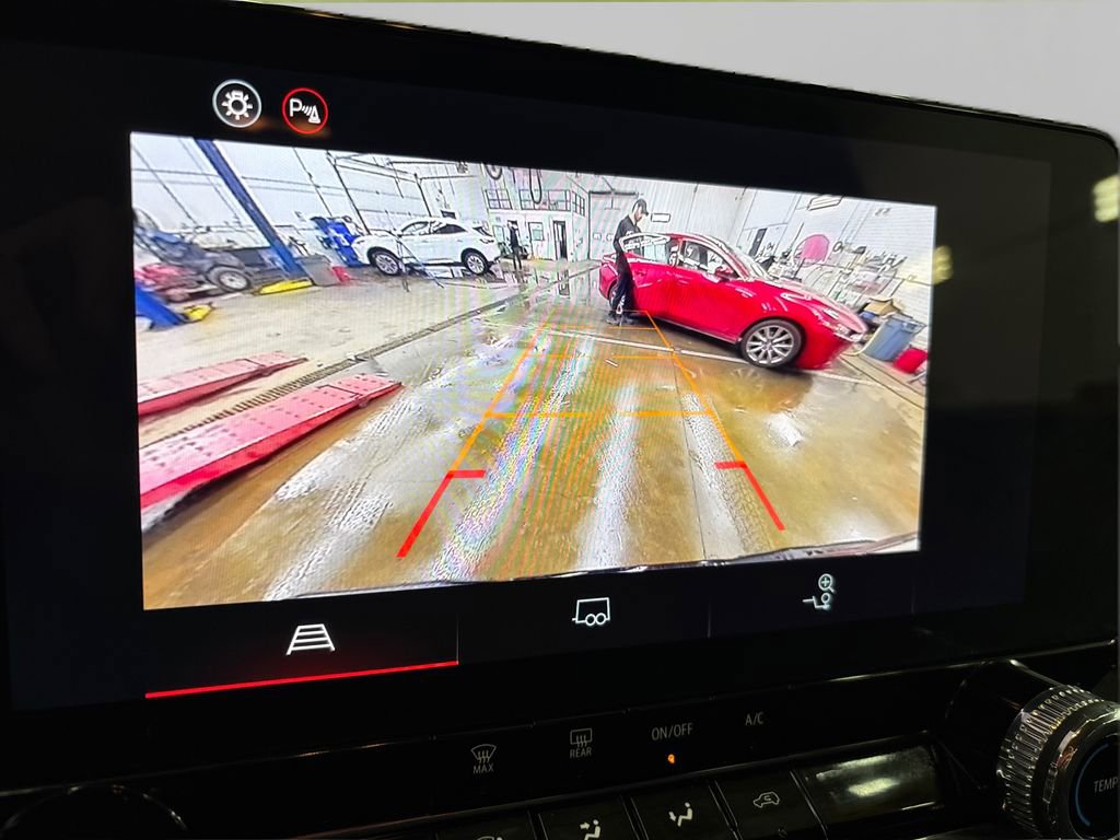 Used 2025 GMC Canyon Elevation image 33