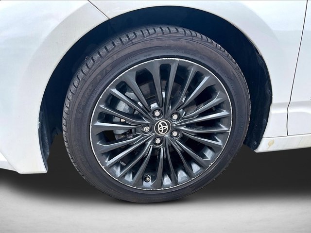 Used 2020 Toyota Avalon XSE image 10