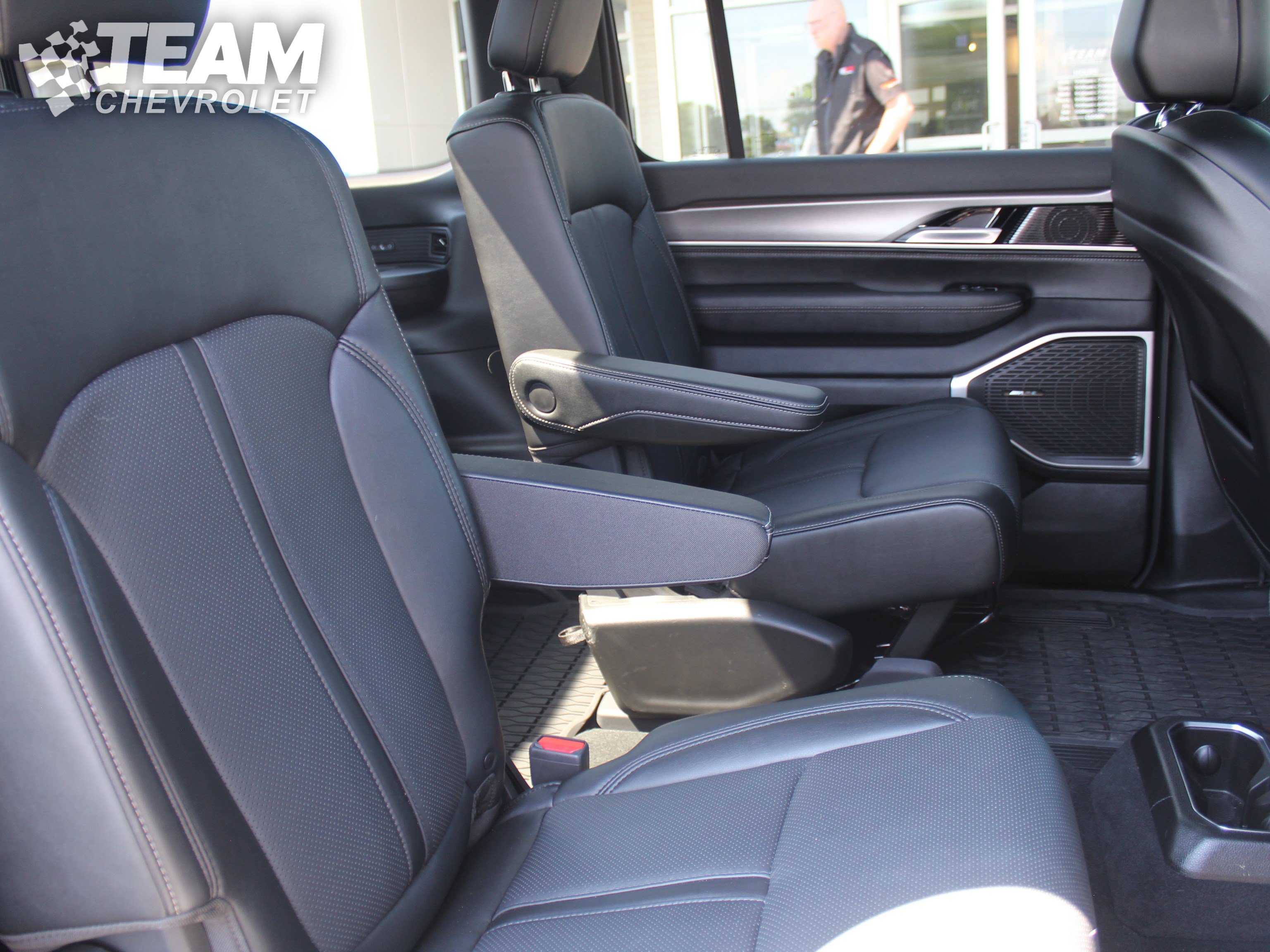 Used 2025 Jeep Wagoneer Series II AWD/4WD image 26
