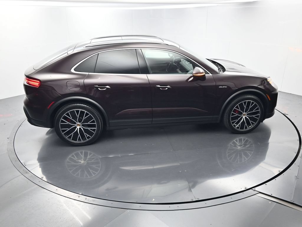 Certified 2025 Porsche Macan 4S Electric AWD/4WD image 42