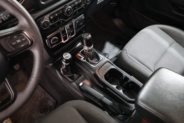 Used 2023 Jeep Wrangler Unlimited w/ Cold Weather Group AWD/4WD image 39