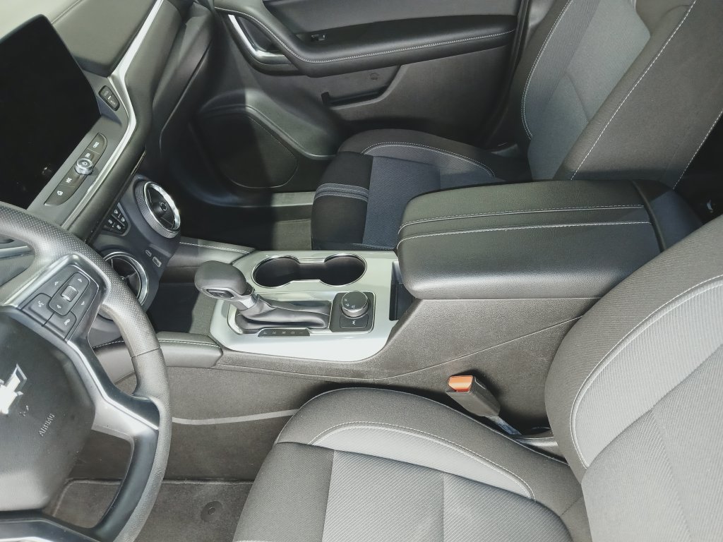 Used 2025 Chevrolet Blazer LT FWD image 17