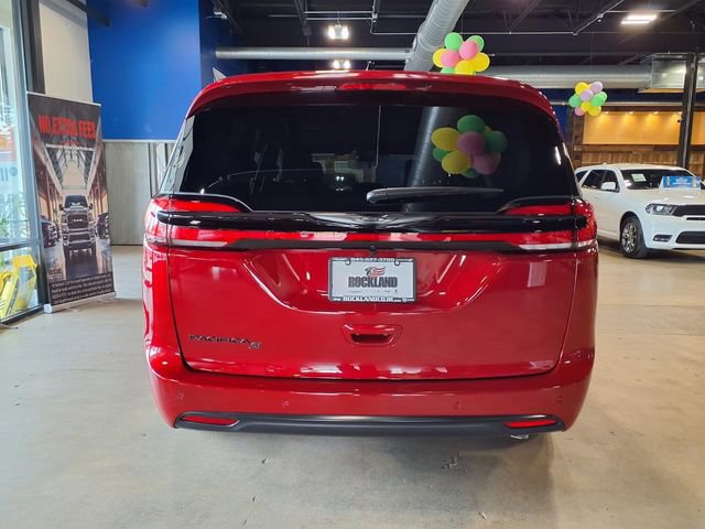 Used 2026 Chrysler Pacifica Select FWD image 6