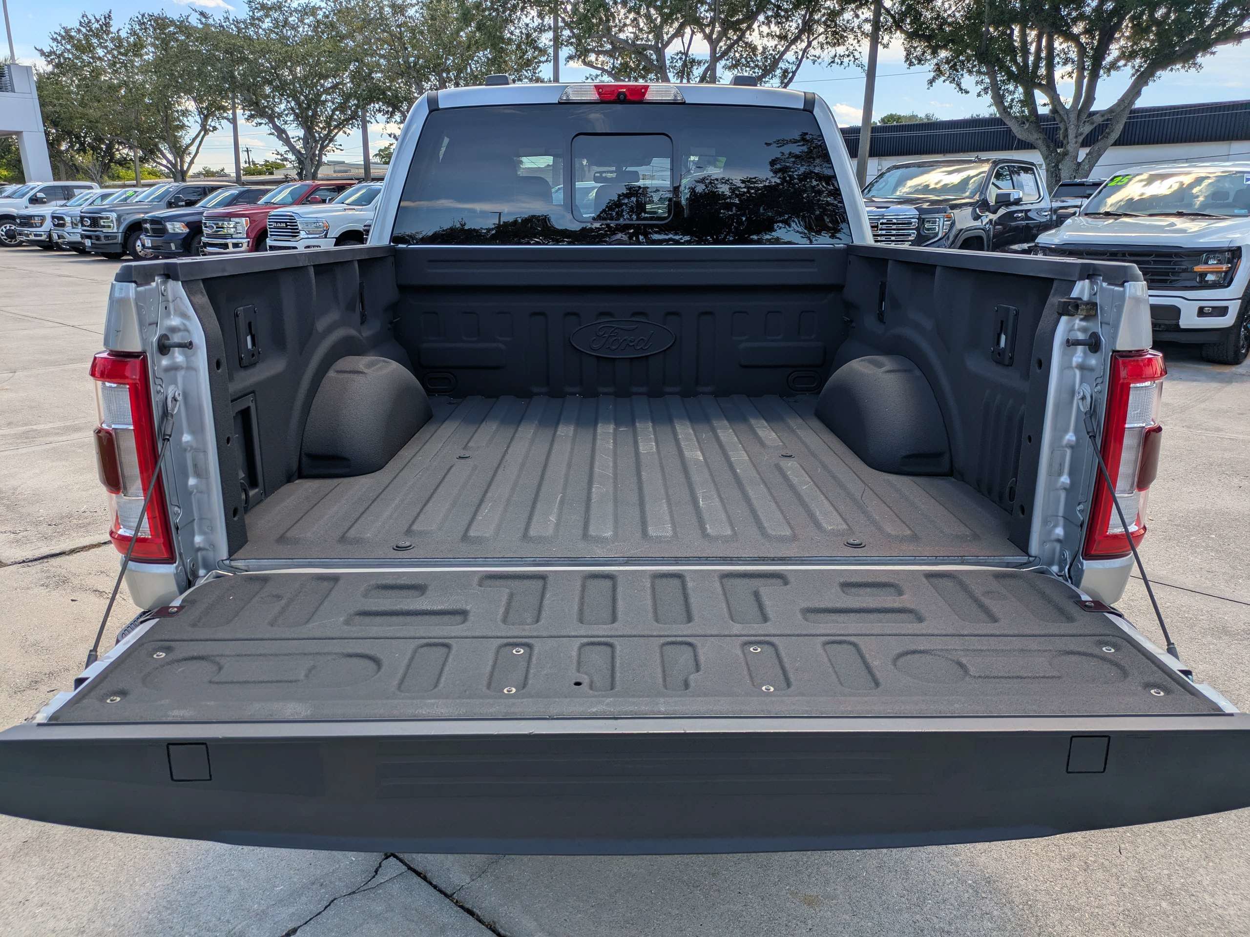 Used 2022 Ford F150 Lariat w/ Equipment Group 502A High AWD/4WD image 13