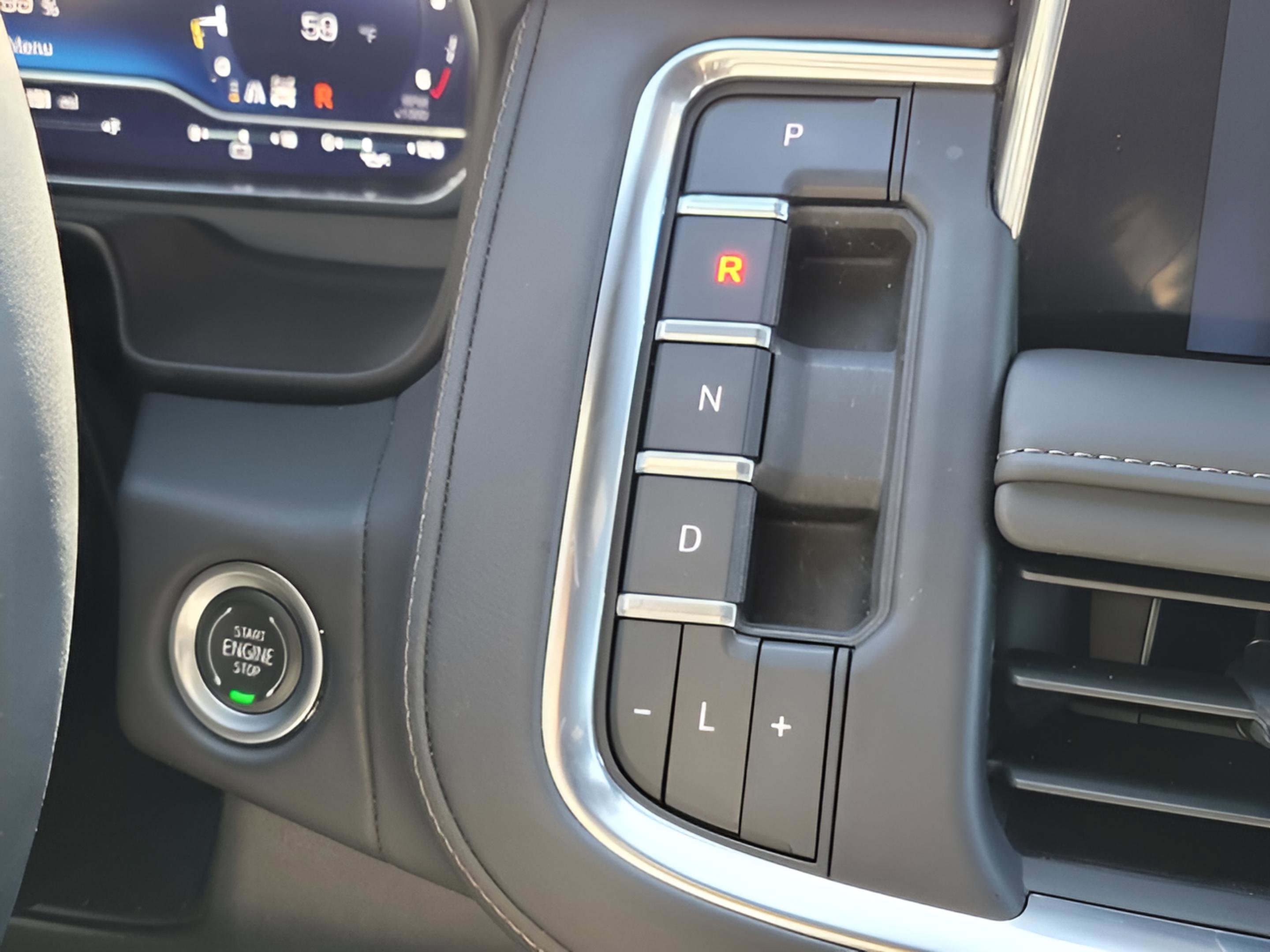 Used 2024 Chevrolet Suburban High Country image 31