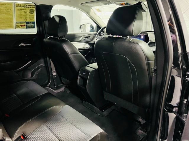 Used 2025 Chevrolet Trax LT w/ LT Convenience Package FWD image 28