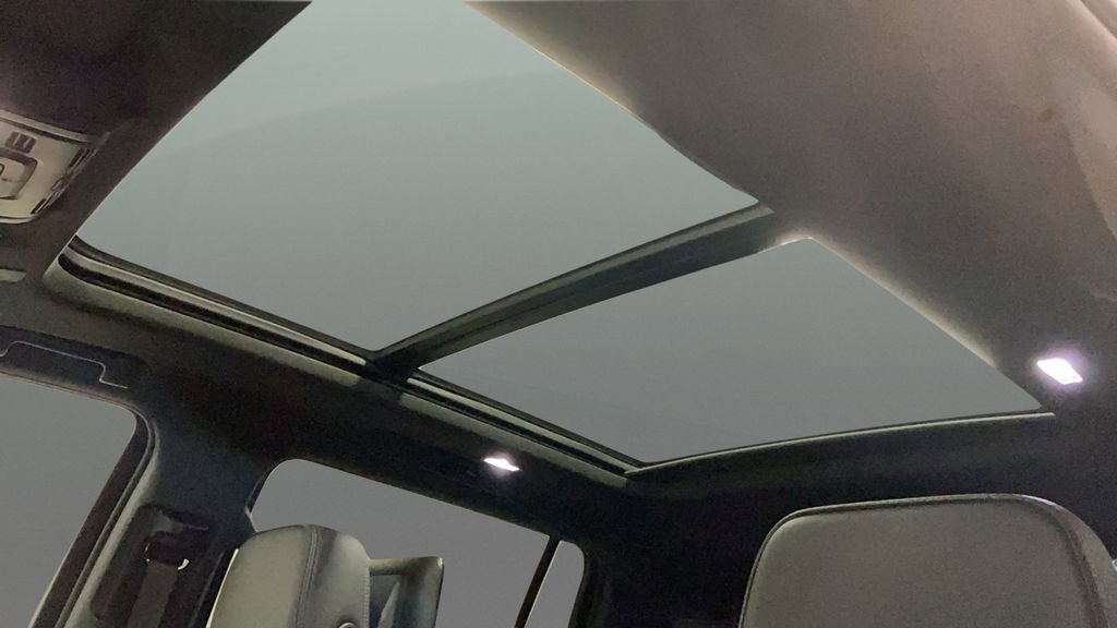 Used 2021 Chevrolet Suburban RST w/ Luxury Package image 22