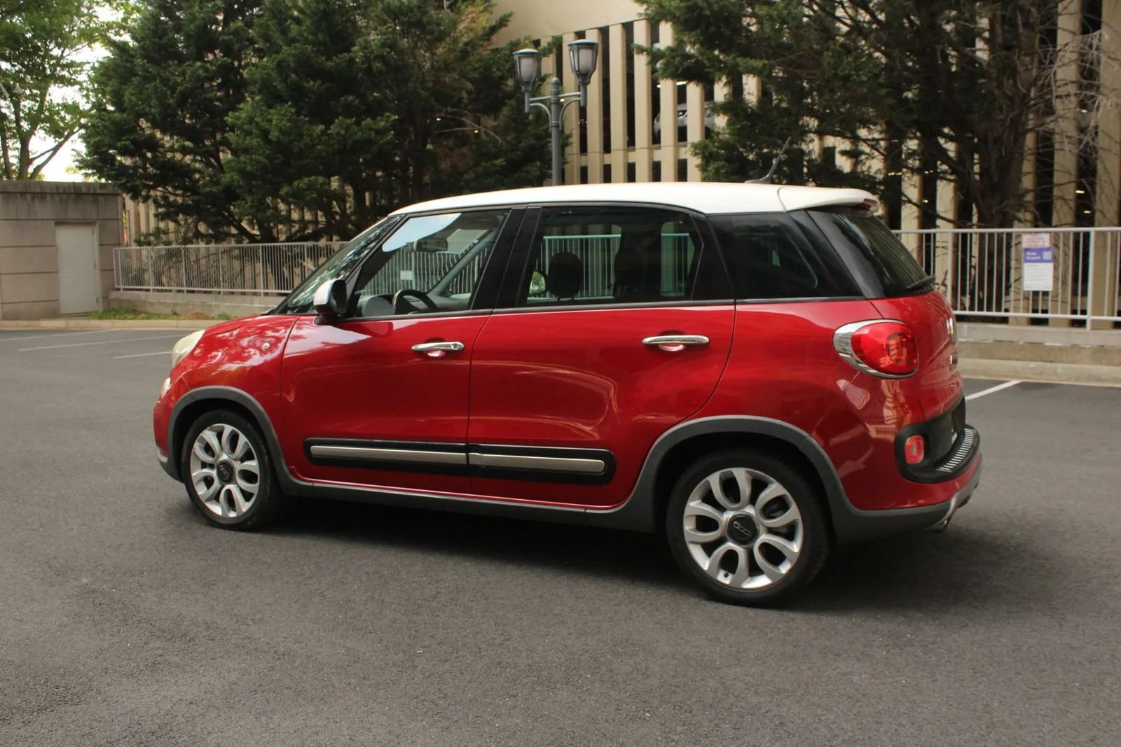 Used 2015 FIAT 500L Trekking FWD image 9
