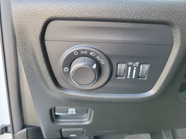 Used 2023 Jeep Grand Cherokee Altitude AWD/4WD image 10
