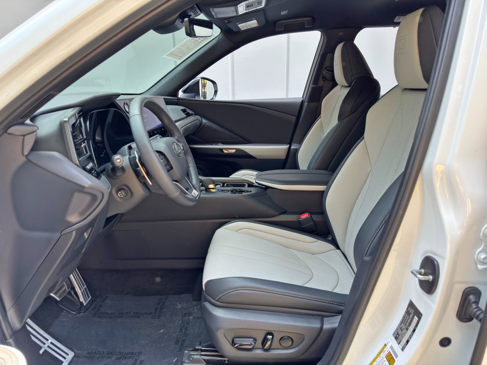 Used 2026 Lexus TX 500h AWD w/ Technology Package image 16