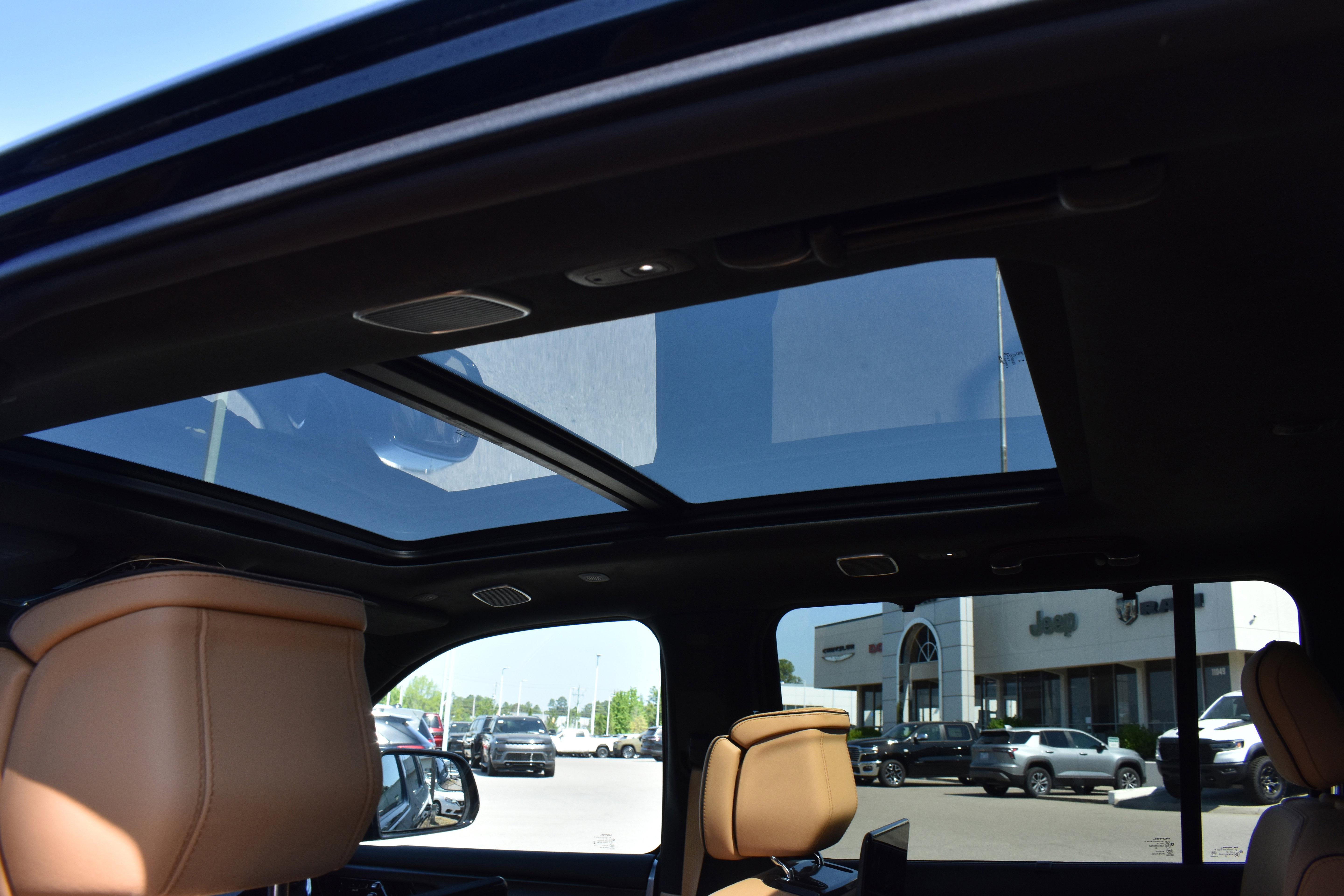 Used 2024 Jeep Grand Wagoneer L Series III w/ Rear Seat Video Group 1 AWD/4WD image 29