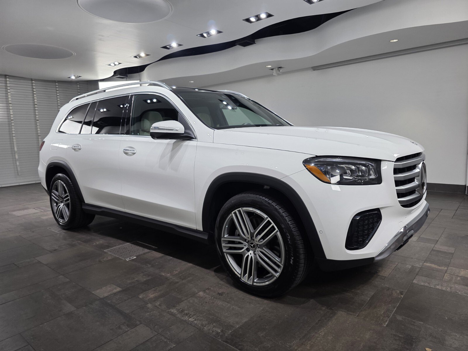 Used 2025 Mercedes-Benz GLS 450 4MATIC image 30