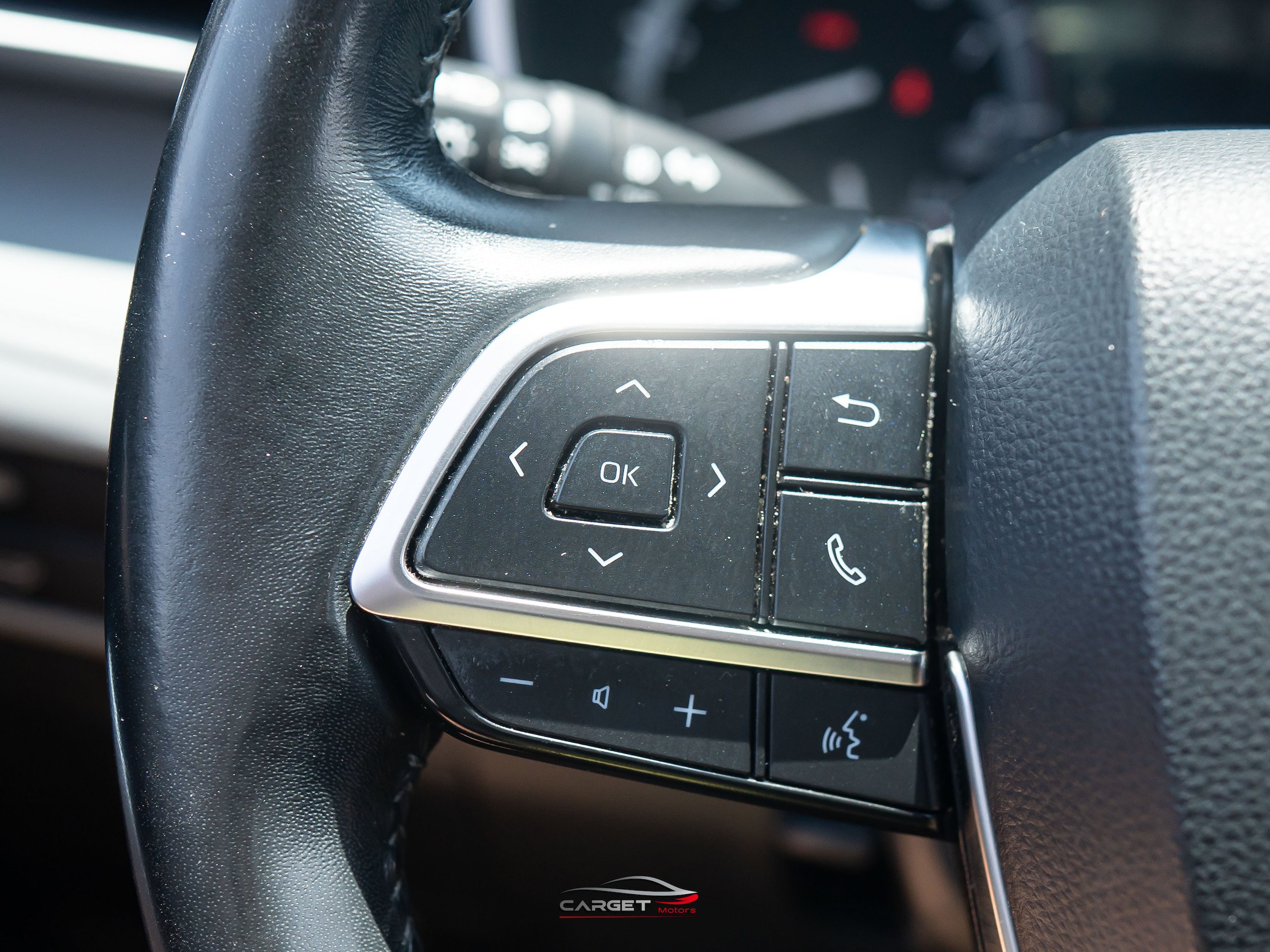 Used 2021 Toyota Highlander XLE AWD/4WD image 25