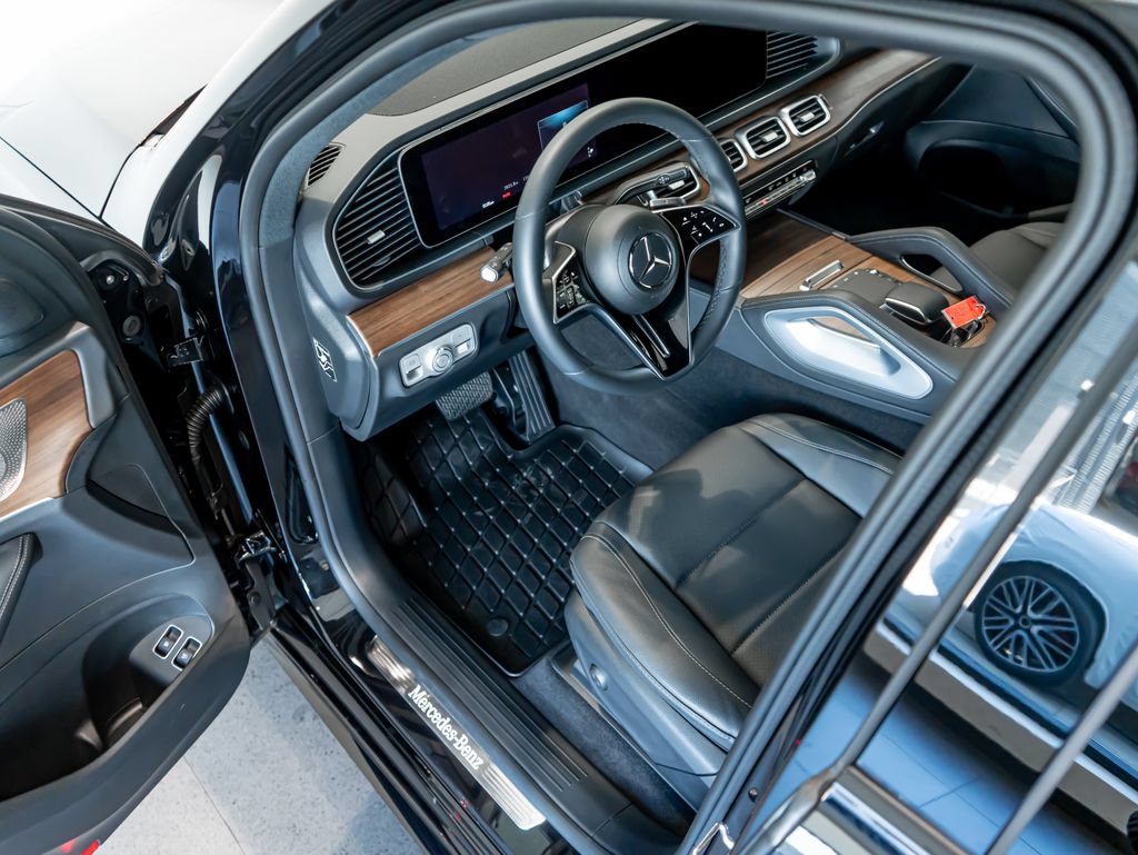Used 2024 Mercedes-Benz GLE 450e 4MATIC image 4