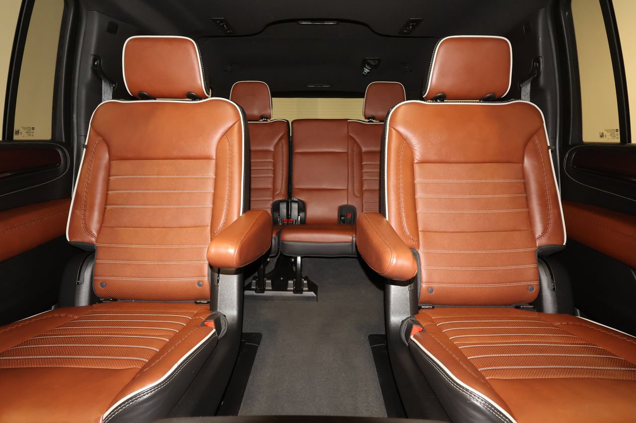 Used 2024 GMC Yukon XL Denali Ultimate AWD/4WD image 36