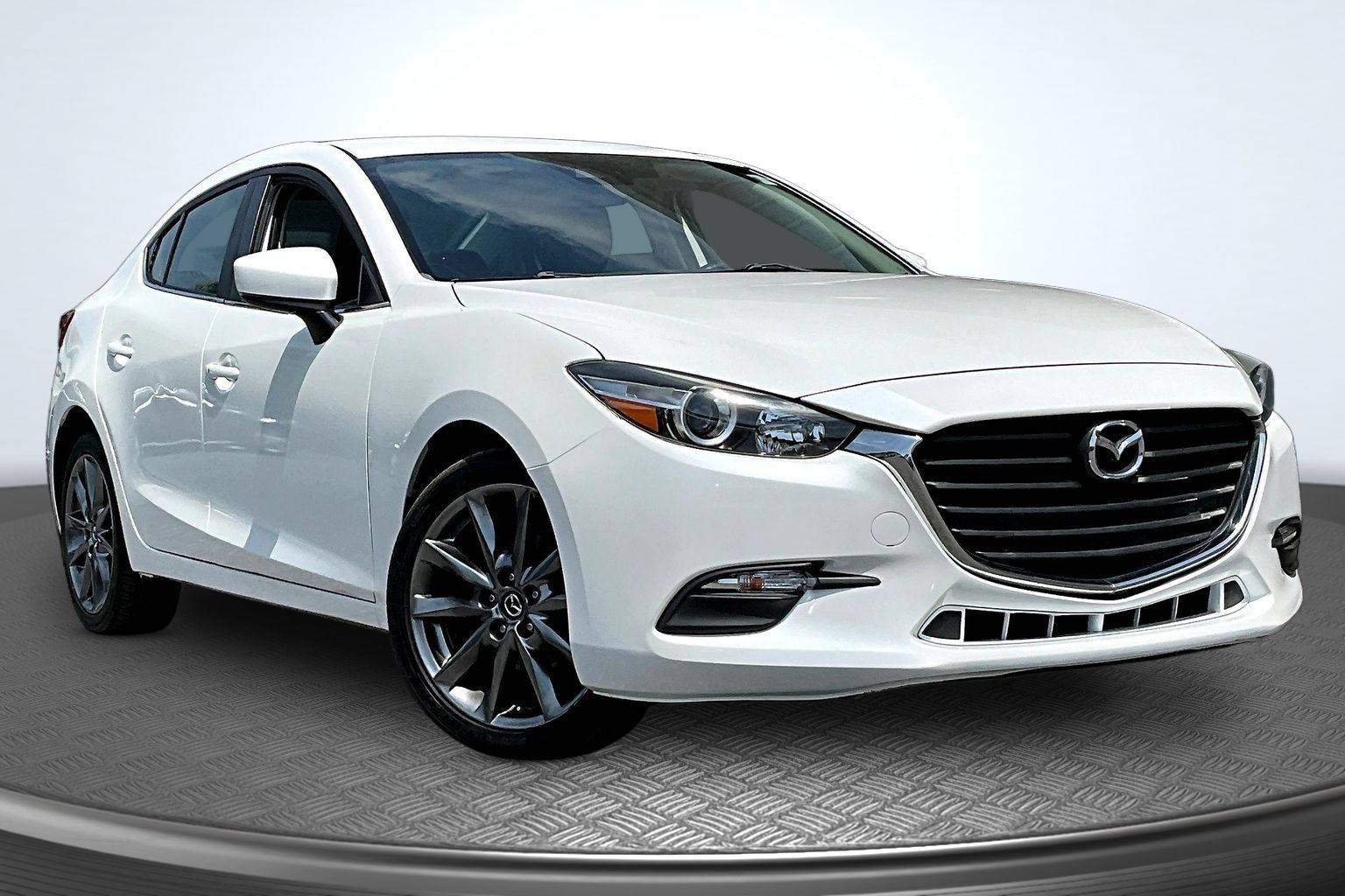 Used 2018 MAZDA MAZDA3 Touring FWD image 3