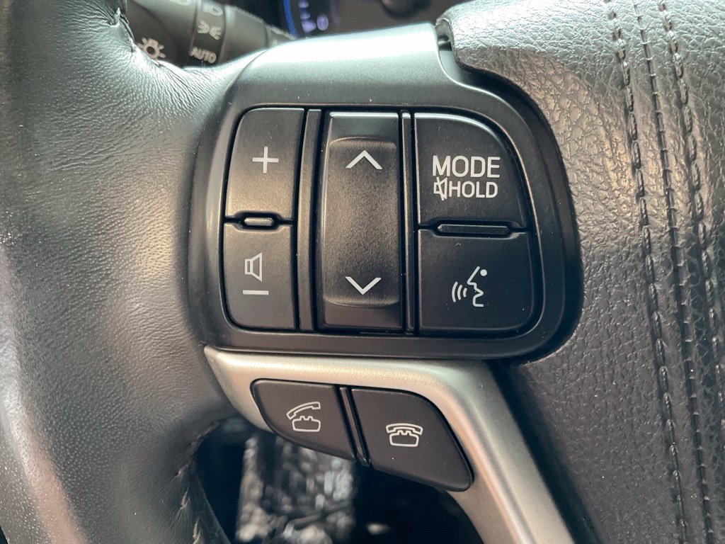 Used 2016 Toyota Highlander Limited w/ Driver Technology Package AWD/4WD image 12