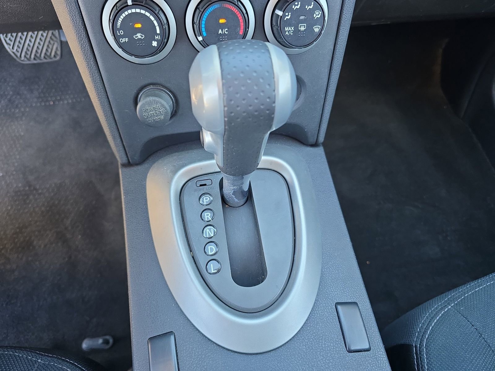 Used 2013 Nissan Rogue SV image 19