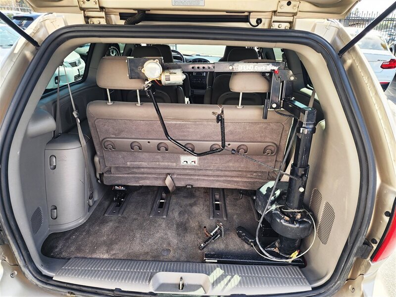 Used 2003 Chrysler Town & Country FWD image 15