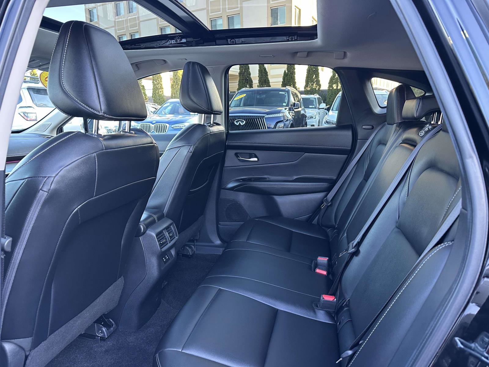 Used 2025 Nissan Murano SL image 8