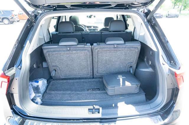 Certified 2023 Volkswagen Tiguan SE FWD image 36