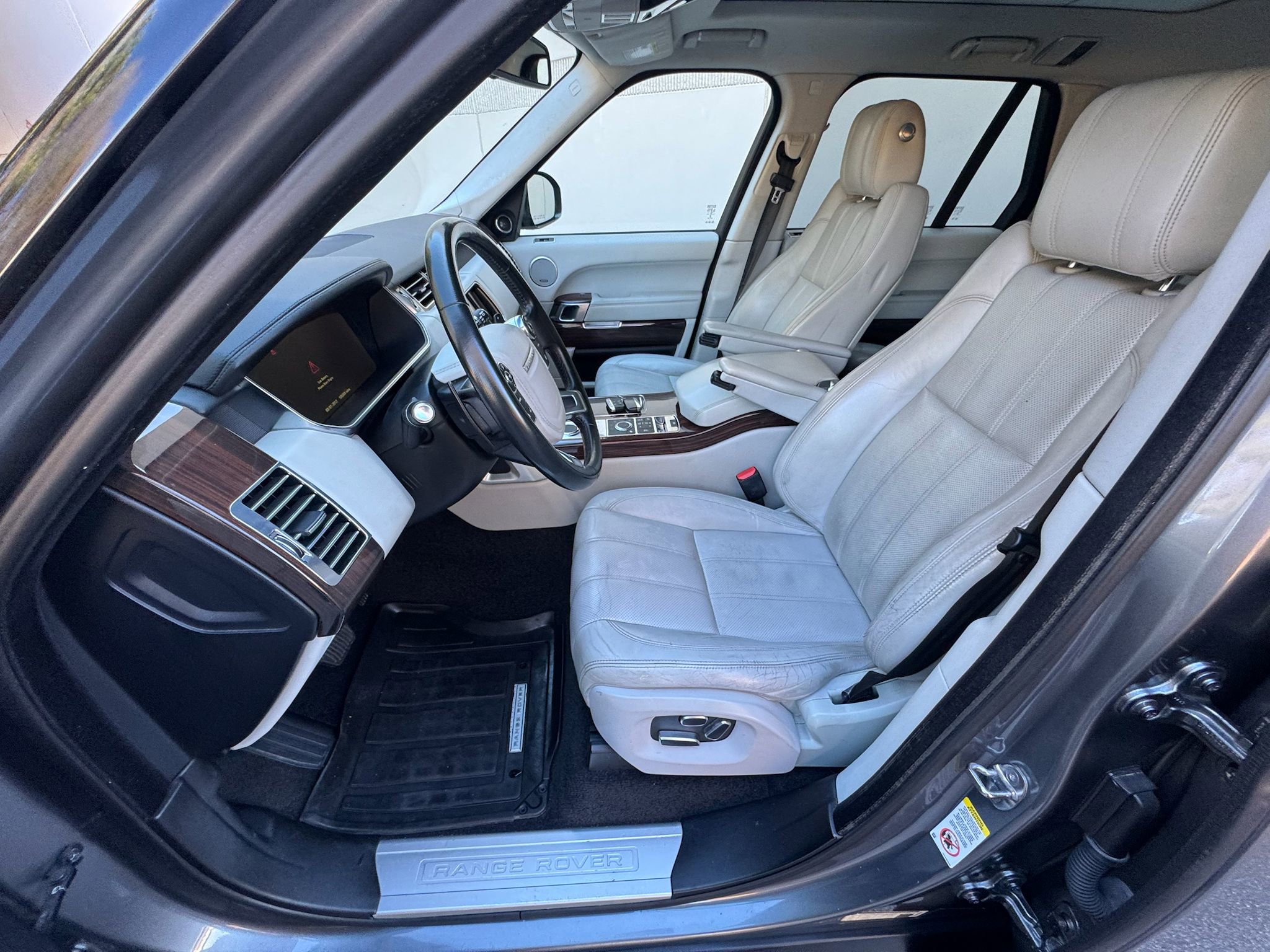 Used 2014 Land Rover Range Rover HSE image 20