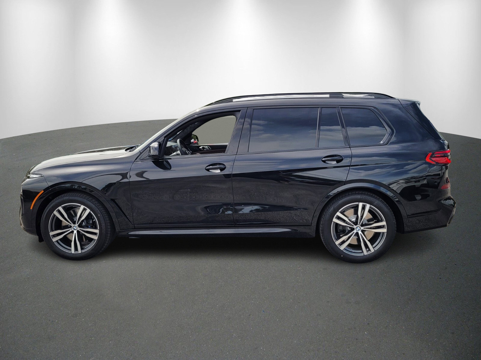 New 2026 BMW X7 M60i image 4