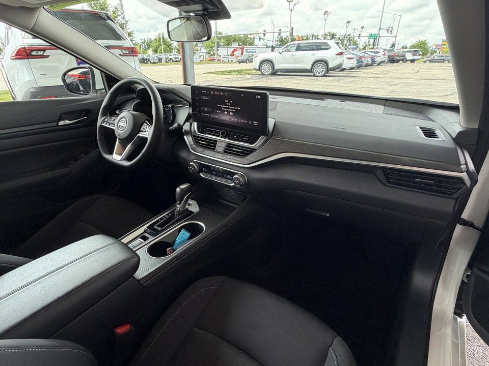 Used 2025 Nissan Altima 2.5 SV w/ SV Premium Package AWD/4WD image 27