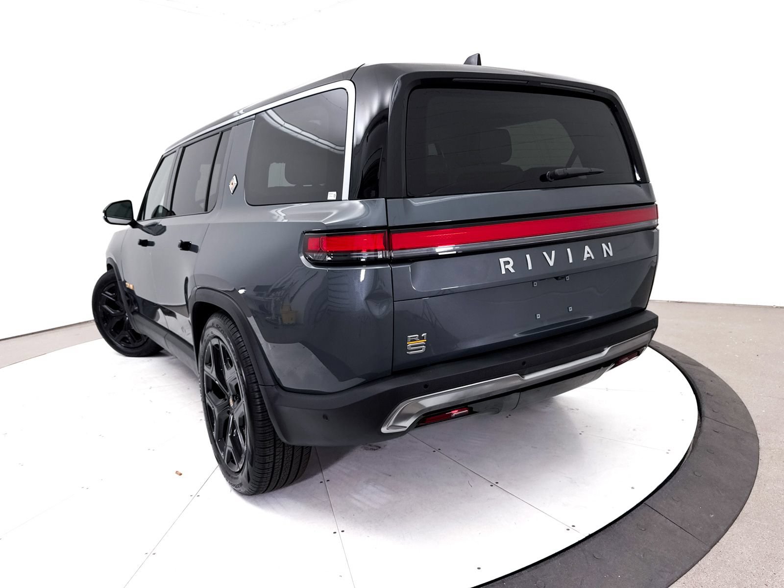 Used 2023 Rivian R1S Adventure AWD/4WD image 27