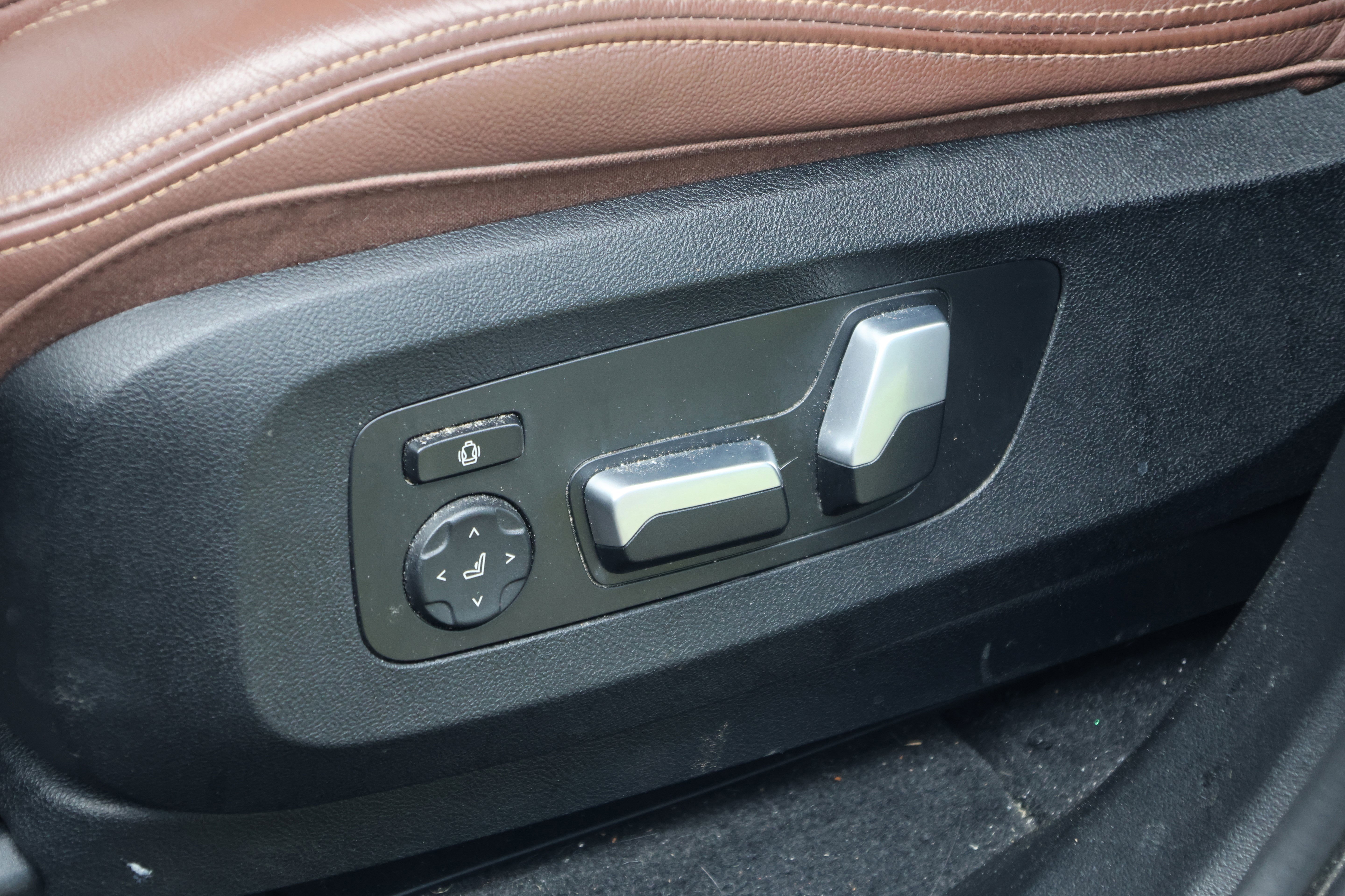 Used 2022 BMW X5 sDrive40i w/ Premium Package RWD image 34