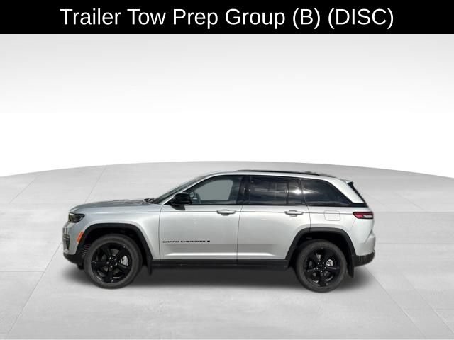 Used 2023 Jeep Grand Cherokee Limited w/ Black Appearance Package AWD/4WD image 5