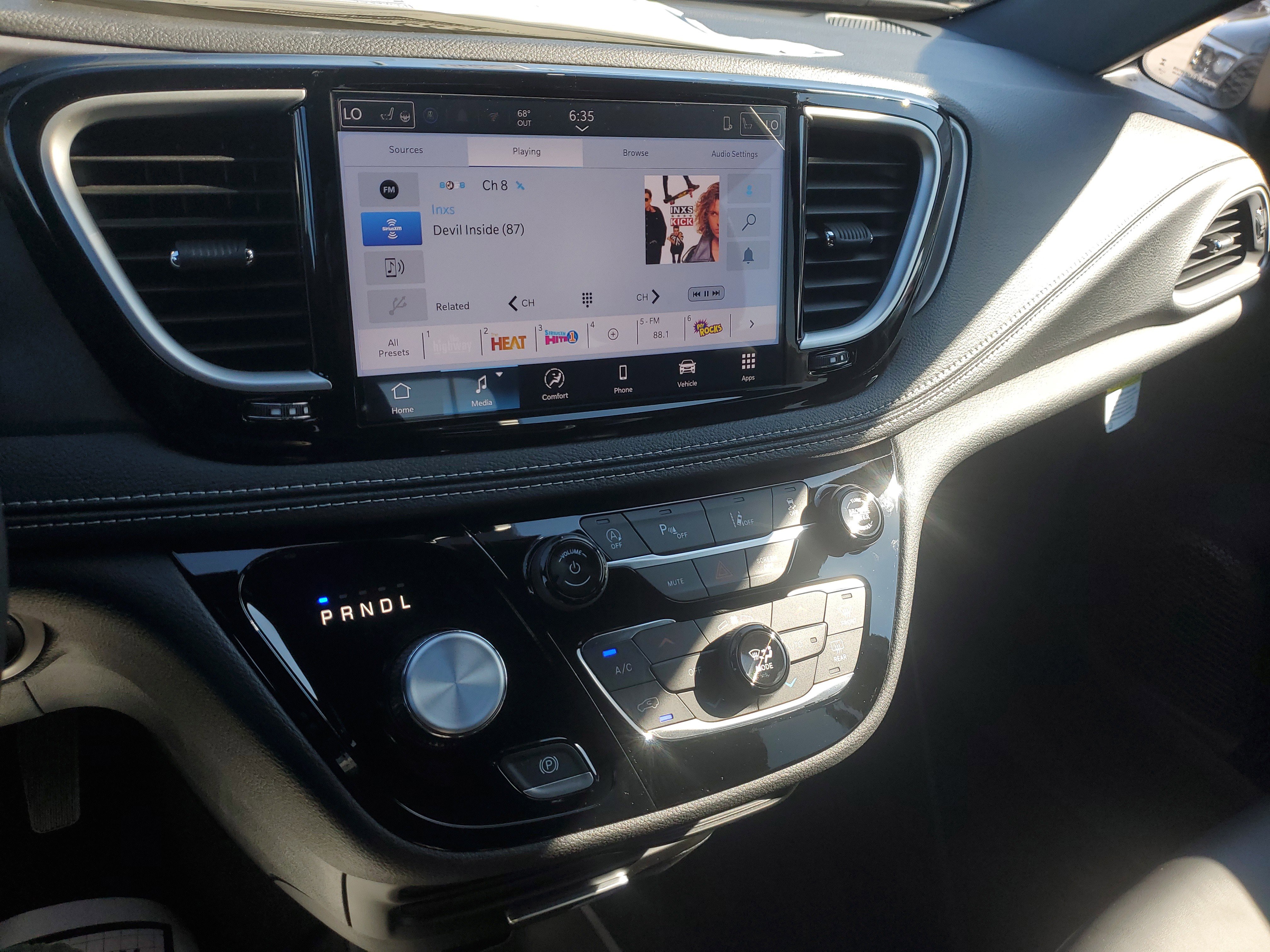 New 2026 Chrysler Pacifica Select image 15