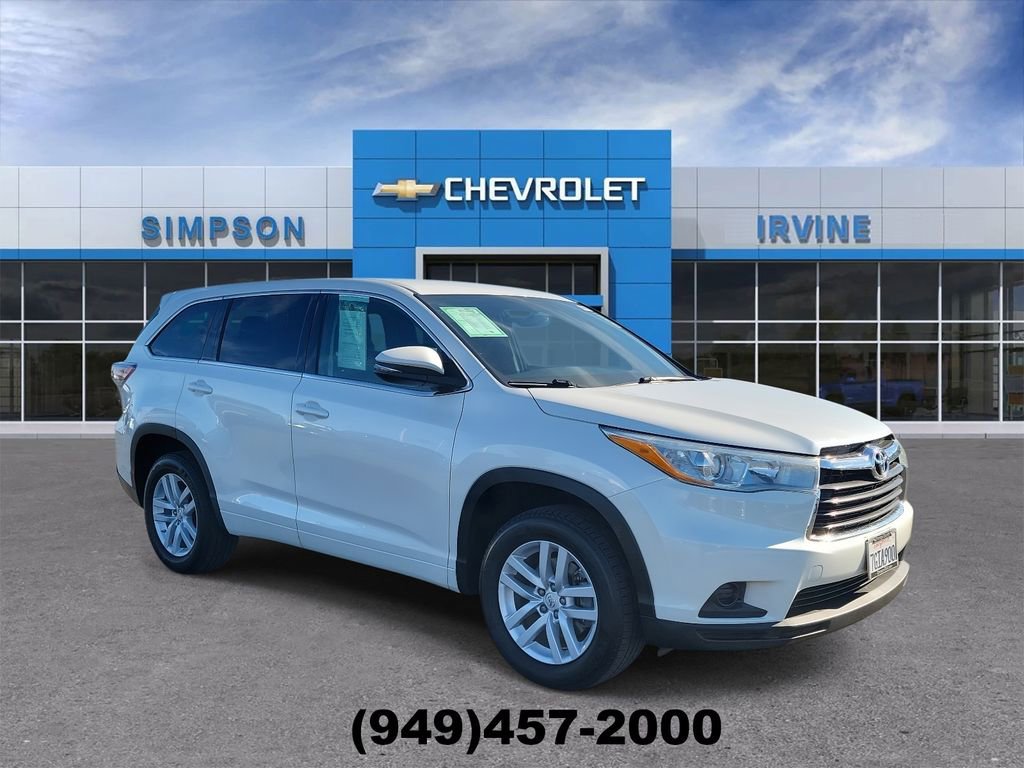 Used 2015 Toyota Highlander LE image 2