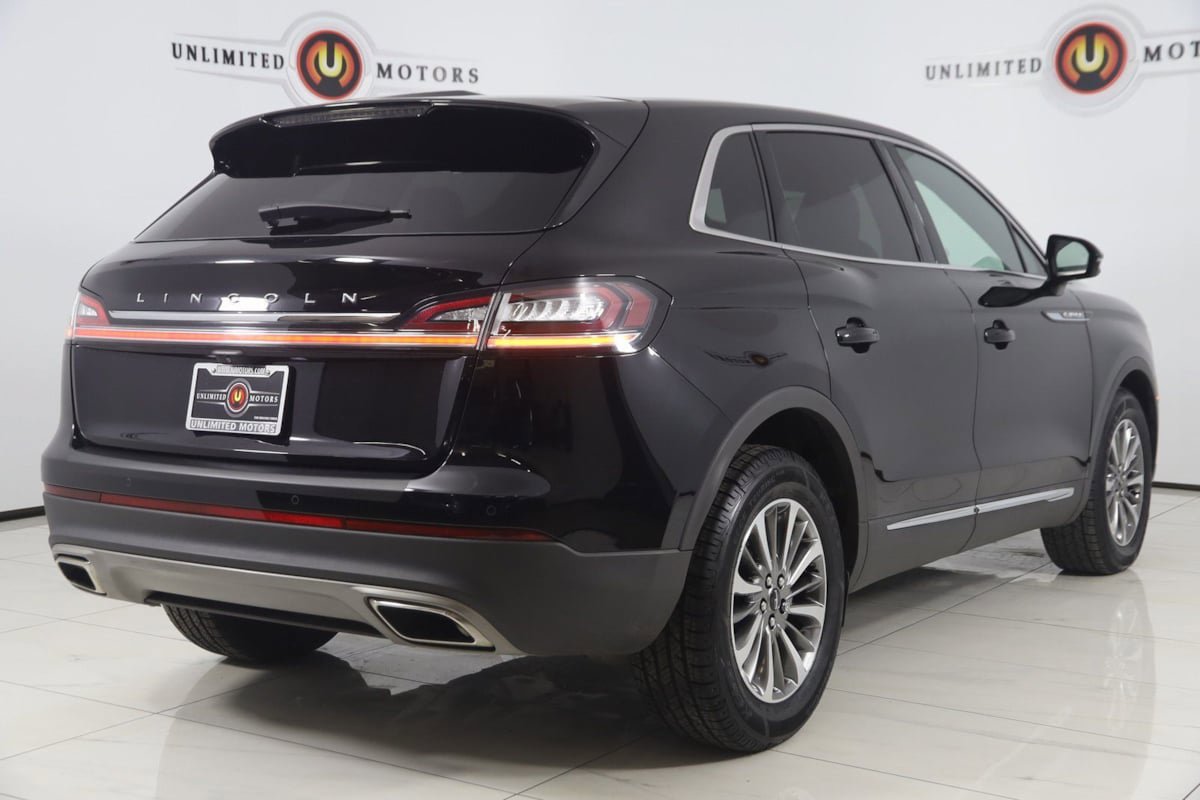 Used 2022 Lincoln Nautilus Reserve AWD/4WD image 3
