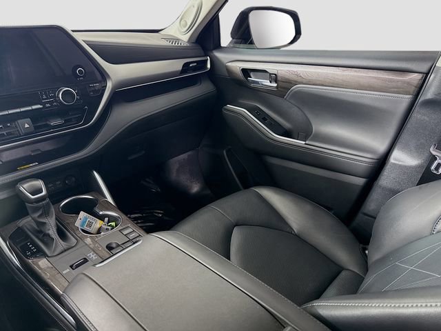 Used 2024 Toyota Highlander Platinum FWD image 23