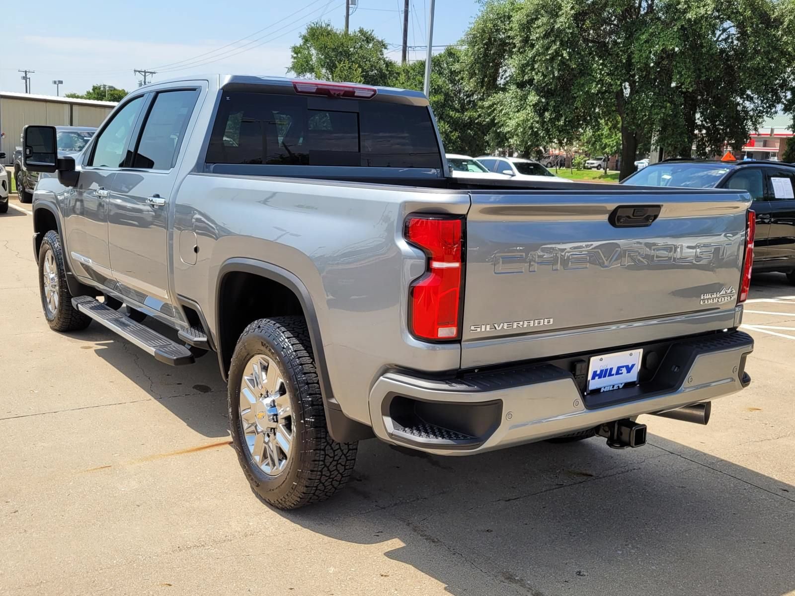 New 2026 Chevrolet Silverado 2500 High Country w/ High Country Premium Package AWD/4WD video 3