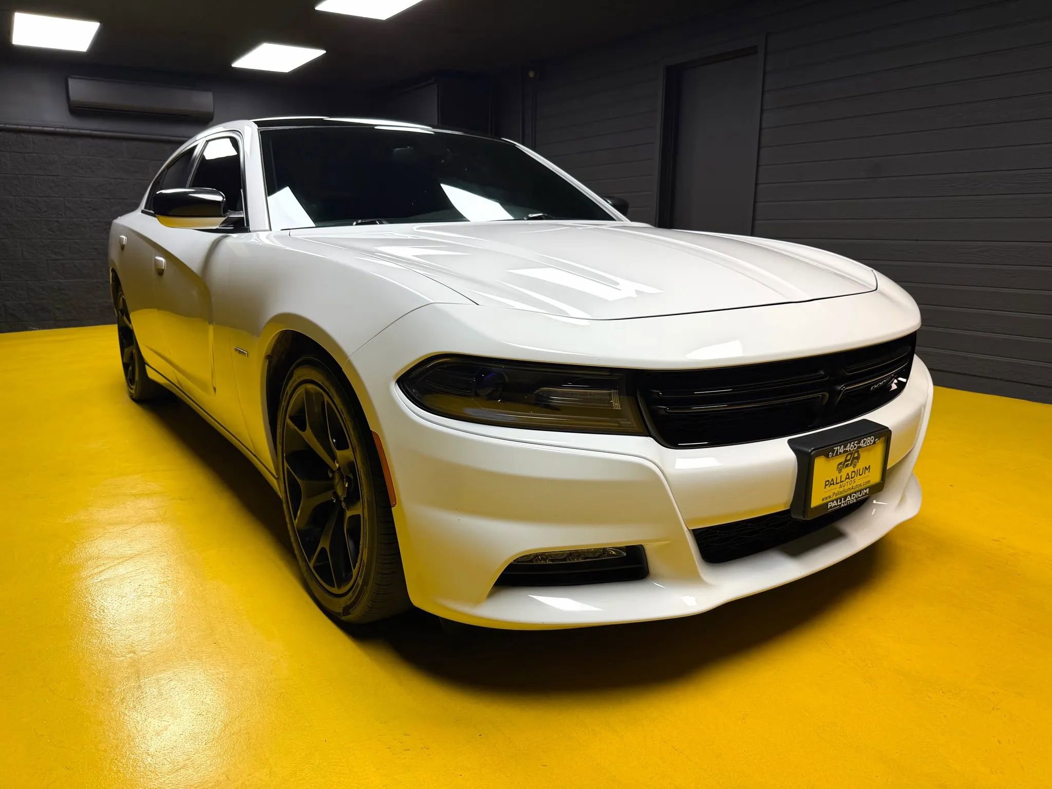 Used 2016 Dodge Charger R/T w/ Navigation & Travel Group RWD image 3