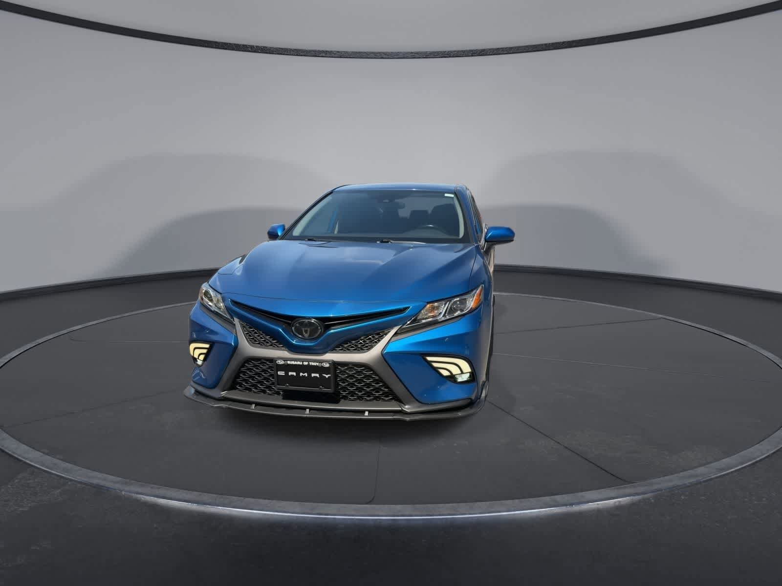 Used 2020 Toyota Camry SE FWD image 3