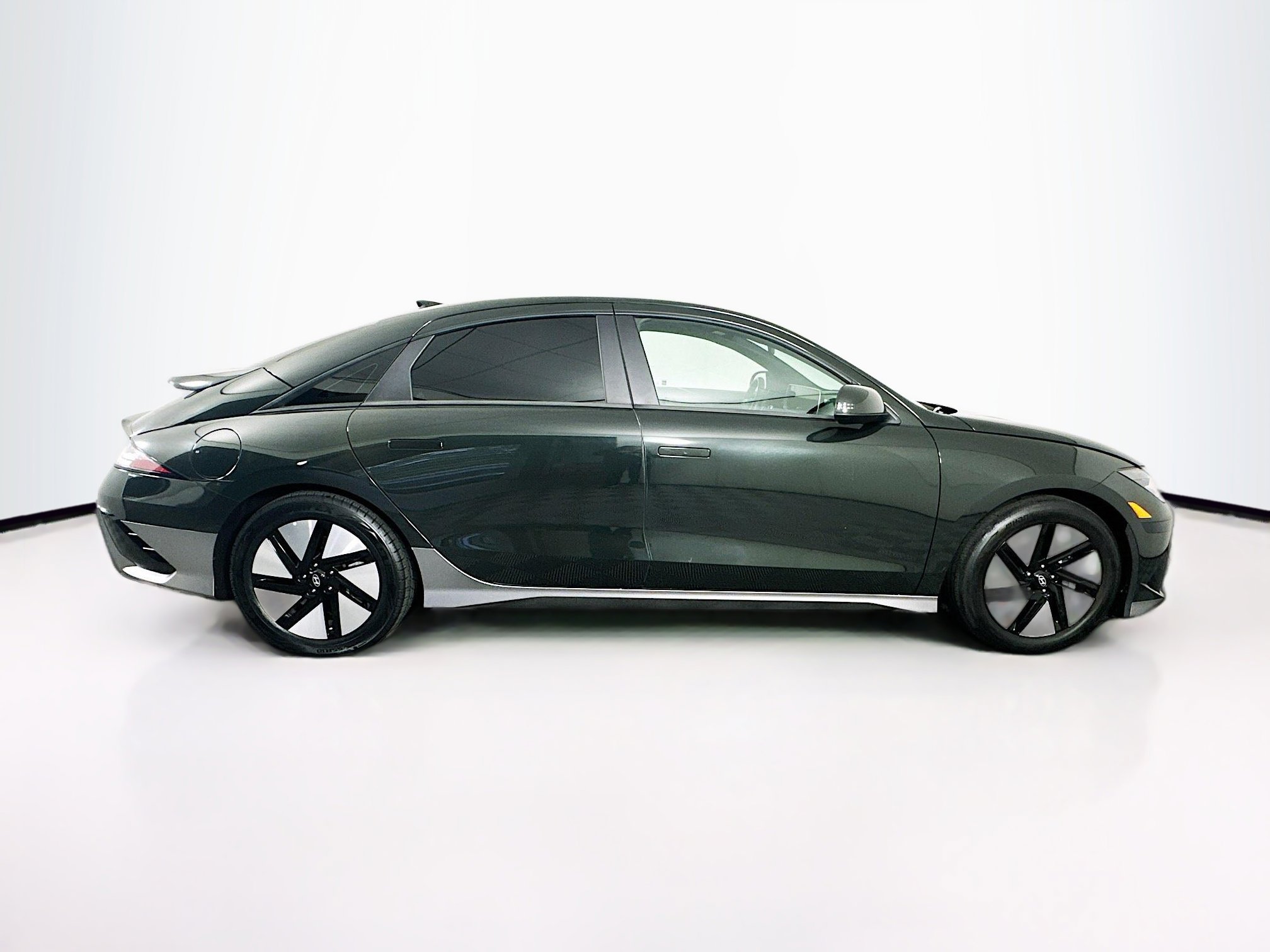 Used 2023 Hyundai Ioniq 6 SE RWD image 10
