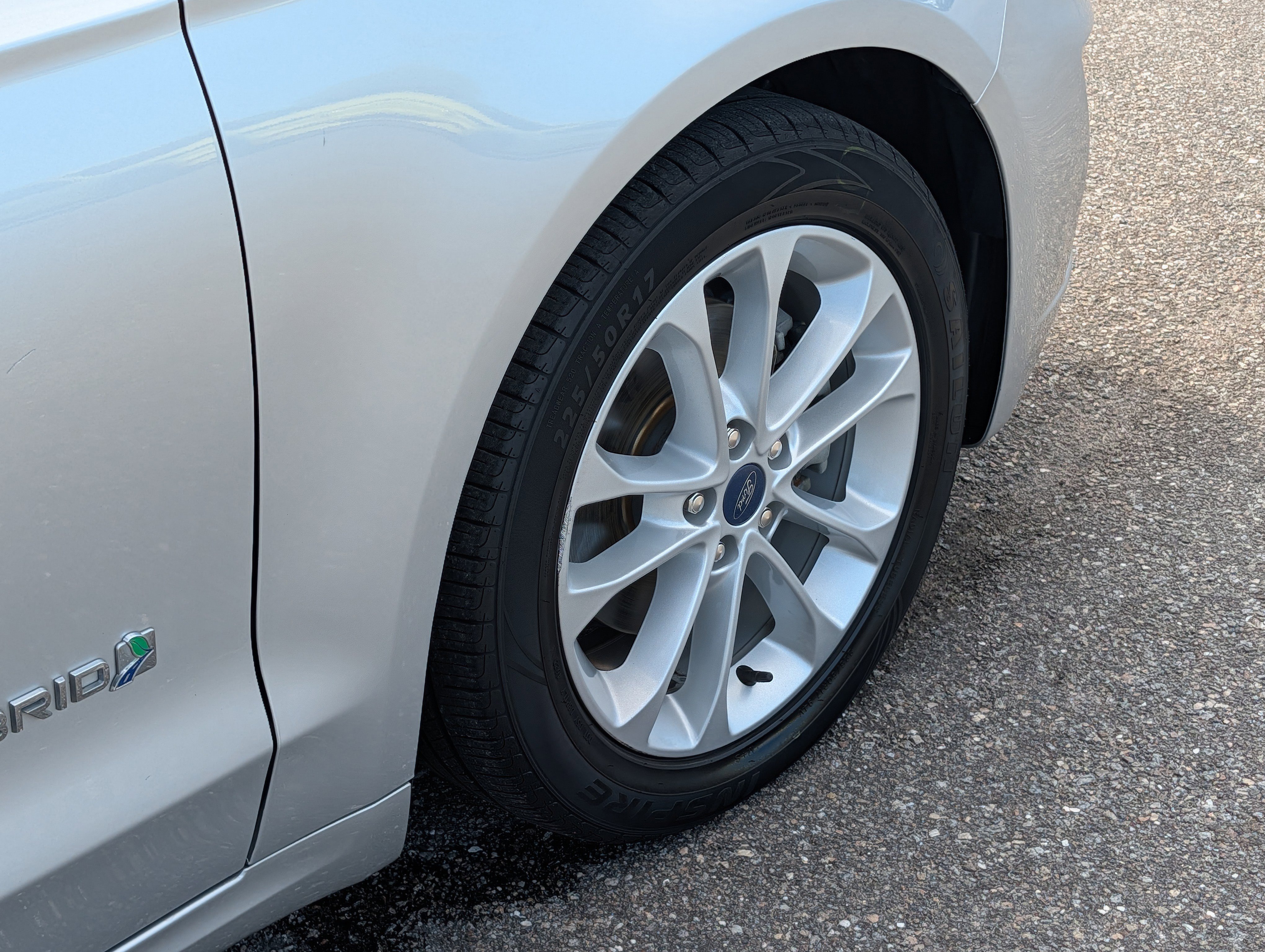 Used 2019 Ford Fusion SE FWD image 12