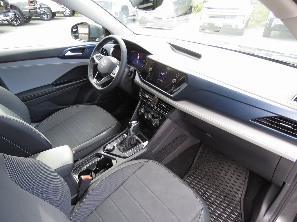 Used 2024 Volkswagen Taos SE w/ Panoramic Sunroof Package image 15