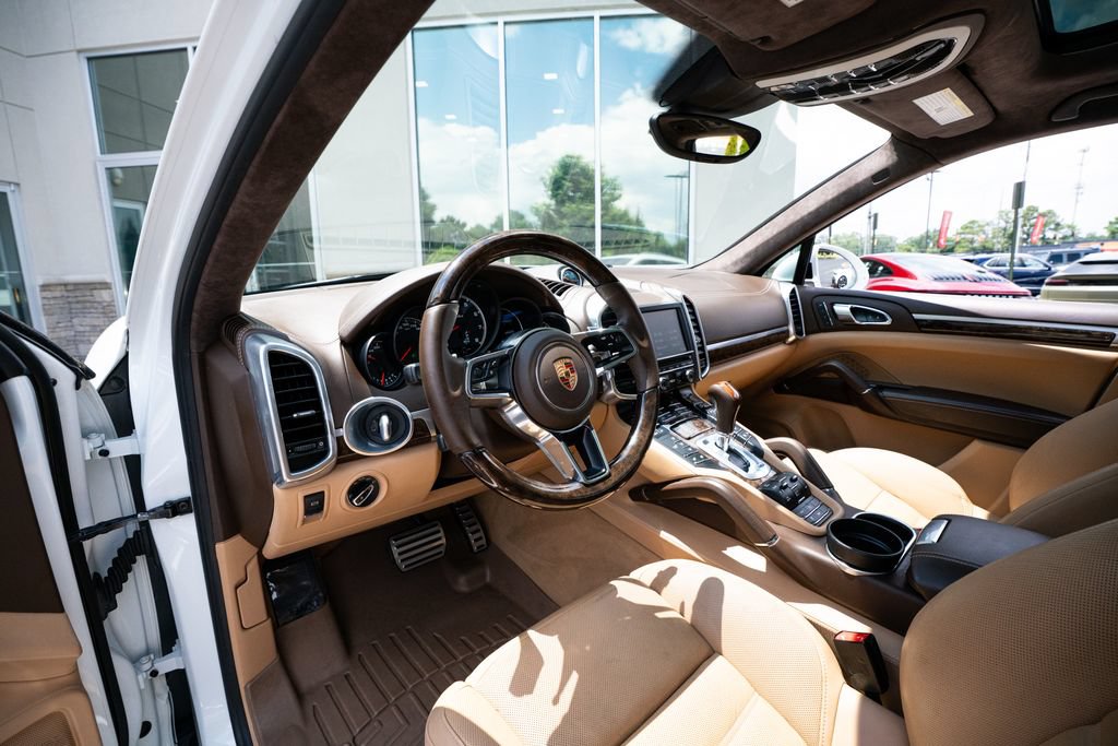 Used 2015 Porsche Cayenne Turbo AWD/4WD image 28